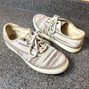 UGG Women's Size US 9.5 Lace Up Comfort Casual Shoes Flat Multicolor Knit Fabric